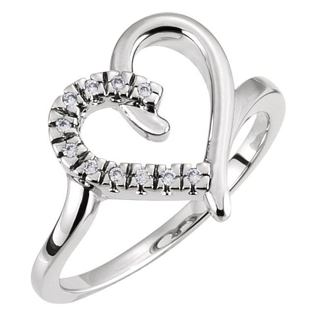 Round Emerald Heart-Shoulder Cocktail Ring